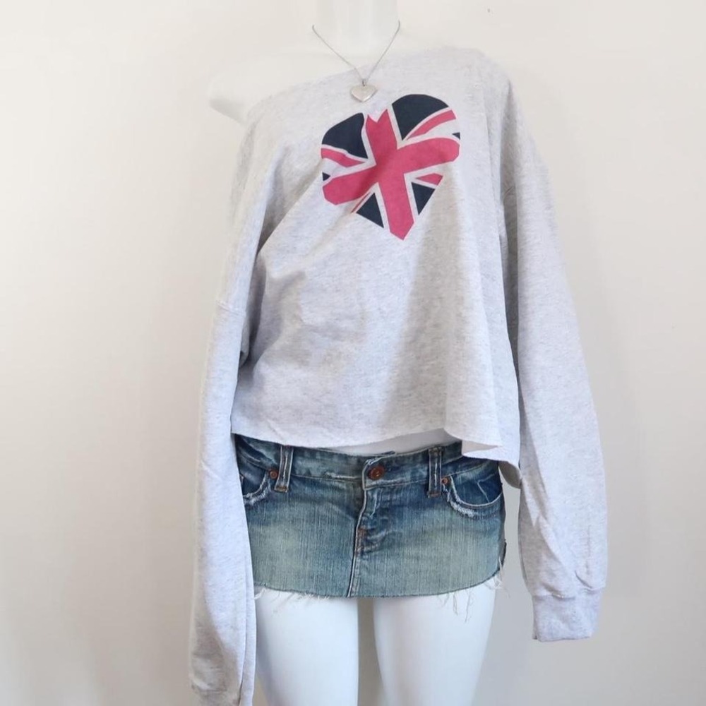 off shoulder union jack sweatshirt indie sleaze